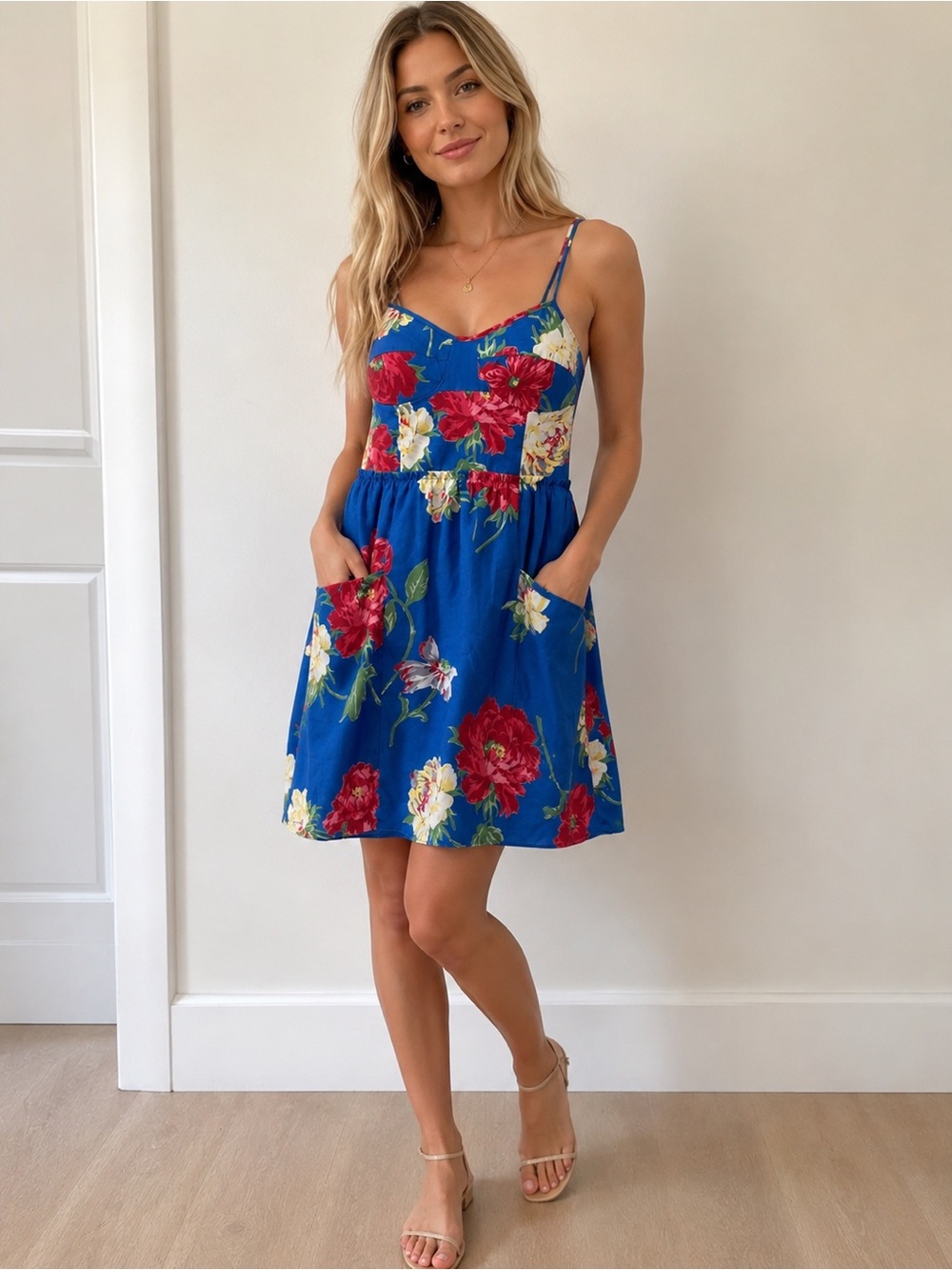 American Eagle Women’s Blue Hawaiian Floral Tropical Beach Resortwear Sundress.
